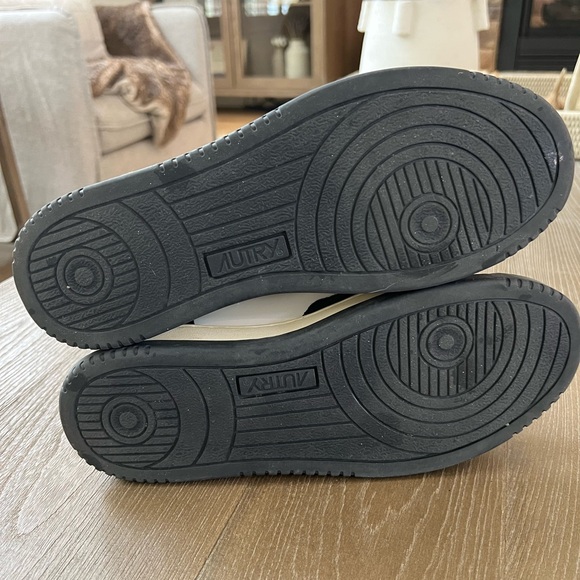 Autry Medalist Low Bicolor Sneakers White and Black. Size 40 - Picture 8 of 8